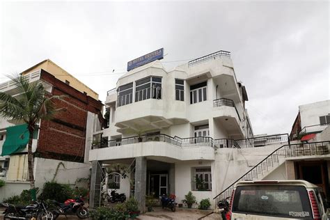 cheap hotels in gaya|More.